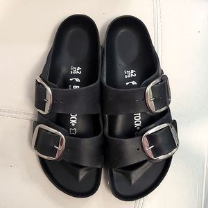 EUC black Big Buckle Birkenstock Arizona size 42 11